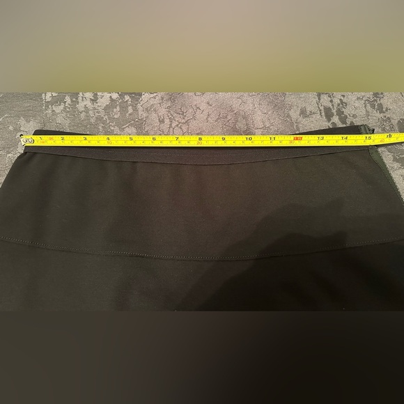 Elie Tahari Black Leather & Rayon Zip Up lined Skirt, size 8 - Picture 5 of 7